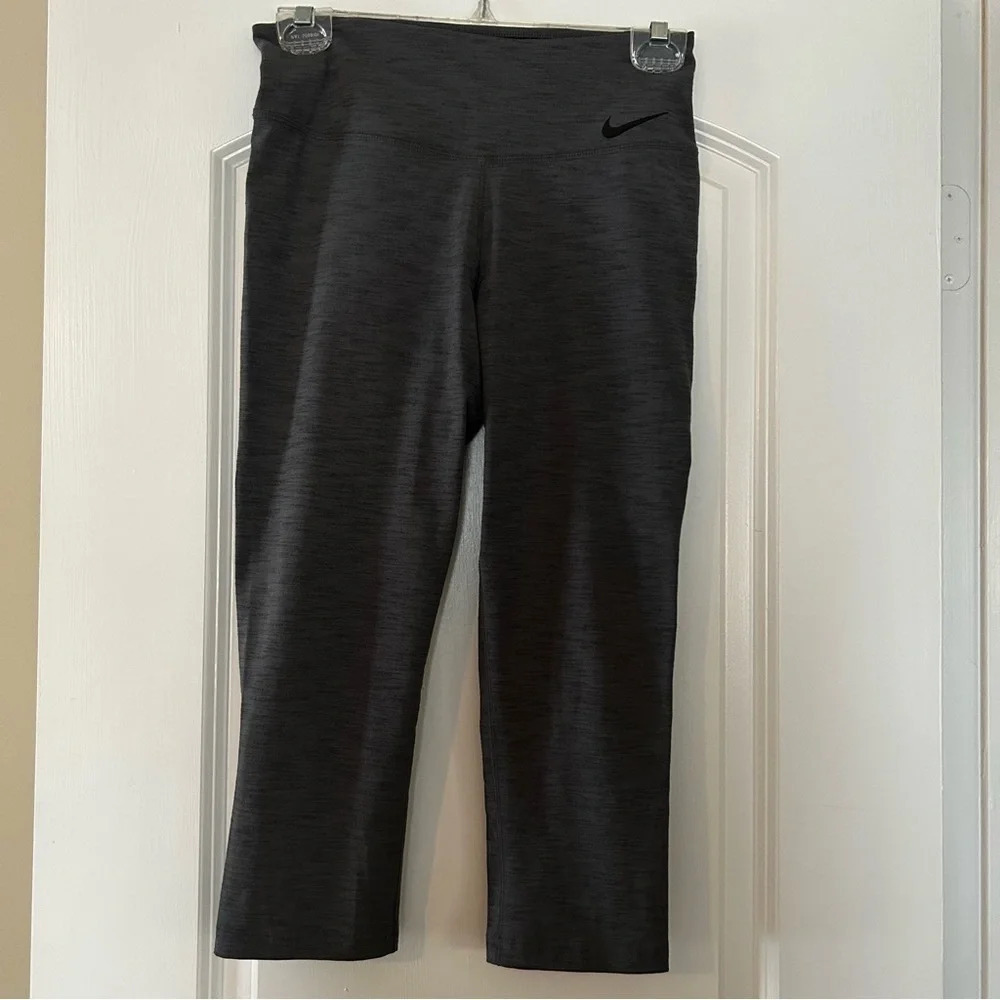 Nike Dri-Fit Leggings Womens Size Med Gray Capri Compression Workout Pan…